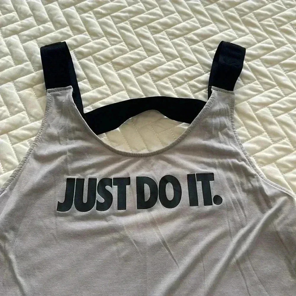 Nike - Picture 2 of 4